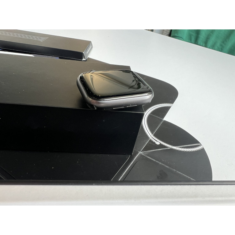 Apple Watch Series 5 44 Мм Nike Edition Серый космос Б/У