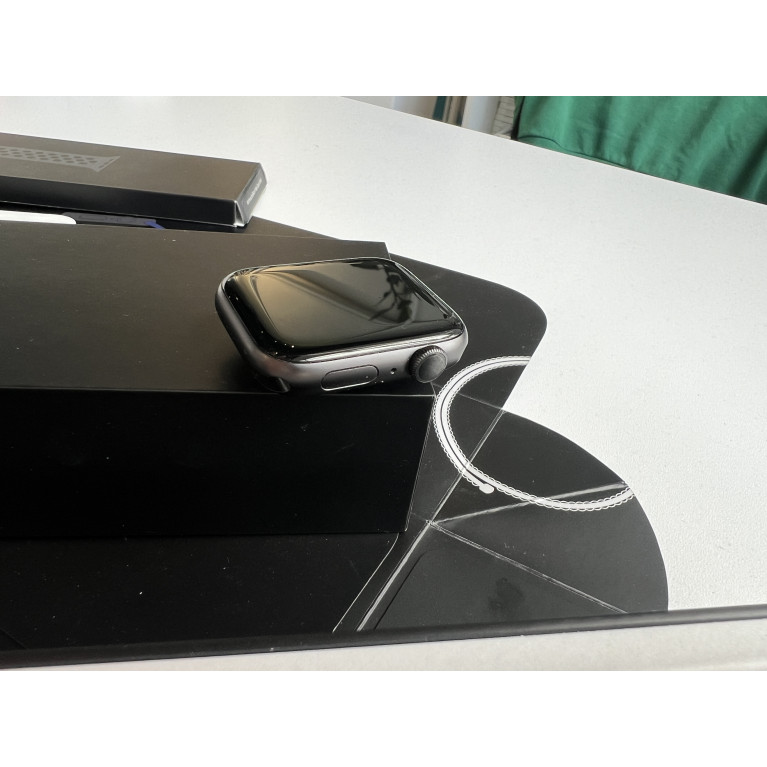 Apple Watch Series 5 44 Мм Nike Edition Серый космос Б/У