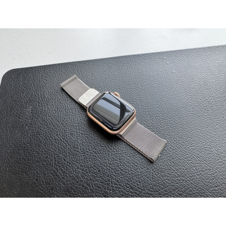 Apple Watch SE 2020 40 мм Золотые Б/У