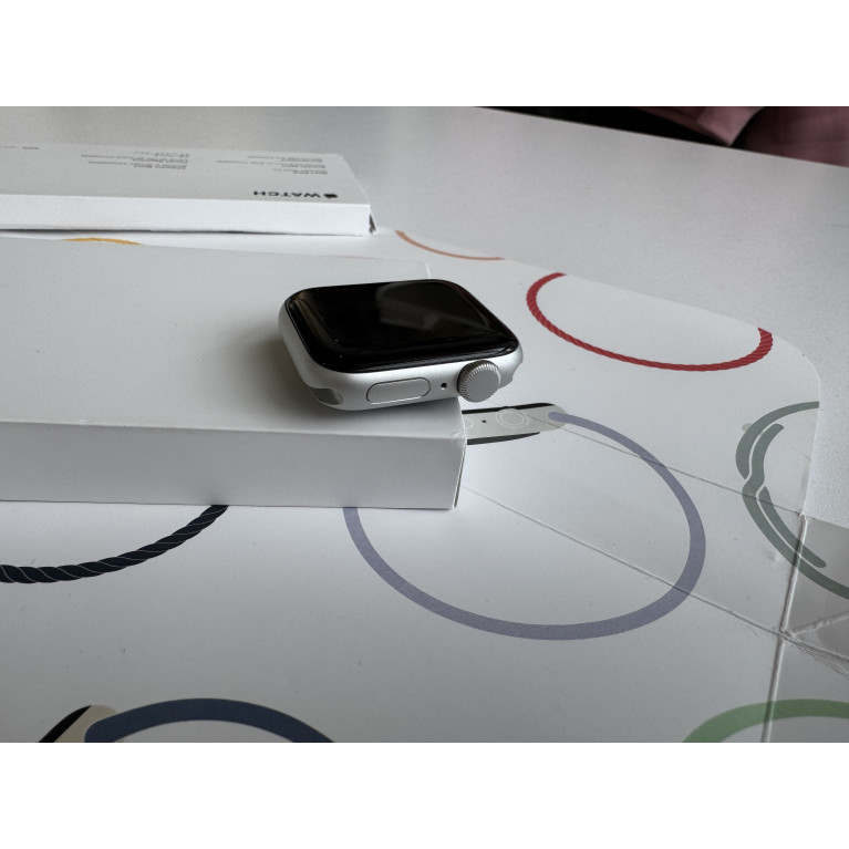 Apple Watch SE 2023 40 мм Серебристые Б/У