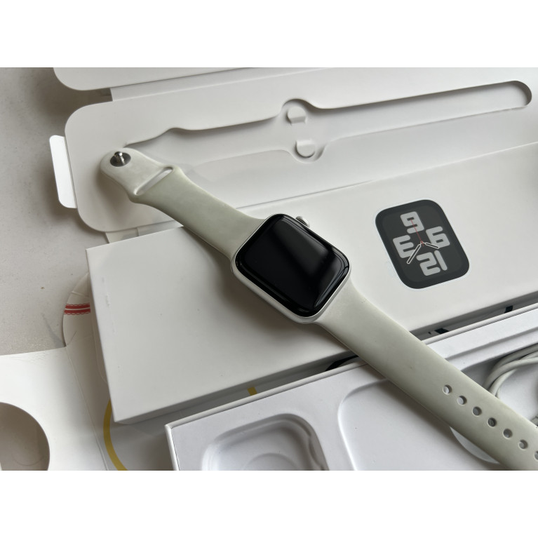 Apple Watch SE 2023 44 мм Серебристые Б/У