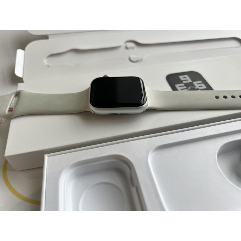 Apple Watch SE 2023 44 мм Серебристые Б/У
