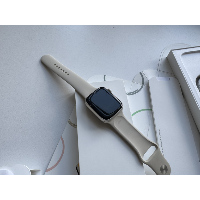 Apple Watch Series 8 45 мм Сияющая звезда Б/У