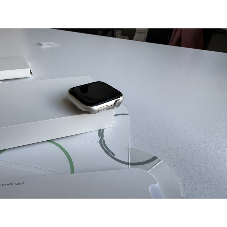 Apple Watch Series 8 45 мм Сияющая звезда Б/У