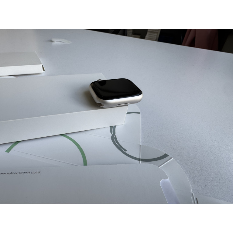 Apple Watch Series 8 45 мм Сияющая звезда Б/У
