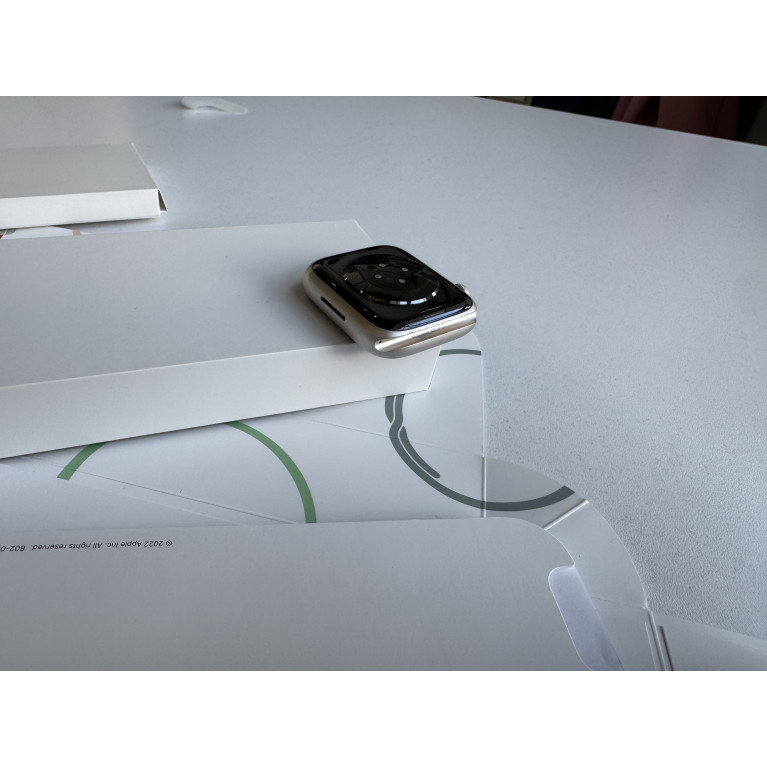 Apple Watch Series 8 45 мм Сияющая звезда Б/У