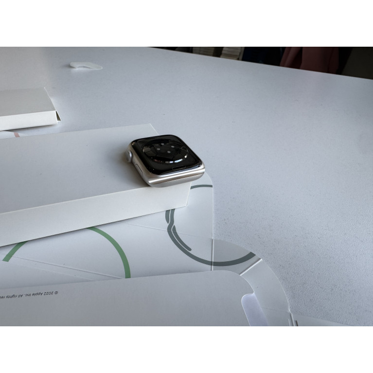 Apple Watch Series 8 45 мм Сияющая звезда Б/У