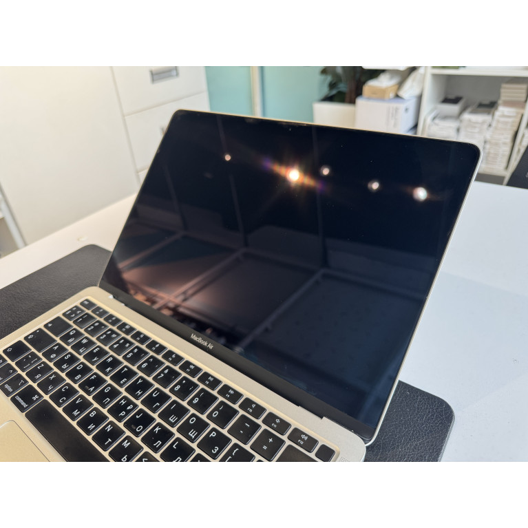 MacBook Air 13 2020 М1 8Гб/256Гб SSD Серебристый Б/У
