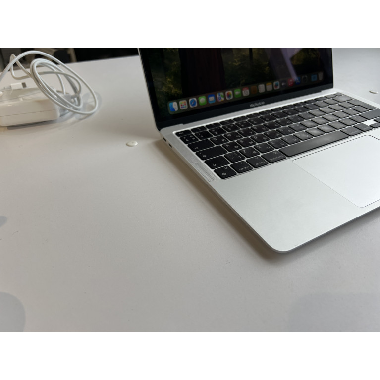 MacBook Air 13 2020 8Гб/512Гб SSD Серебристый Б/У