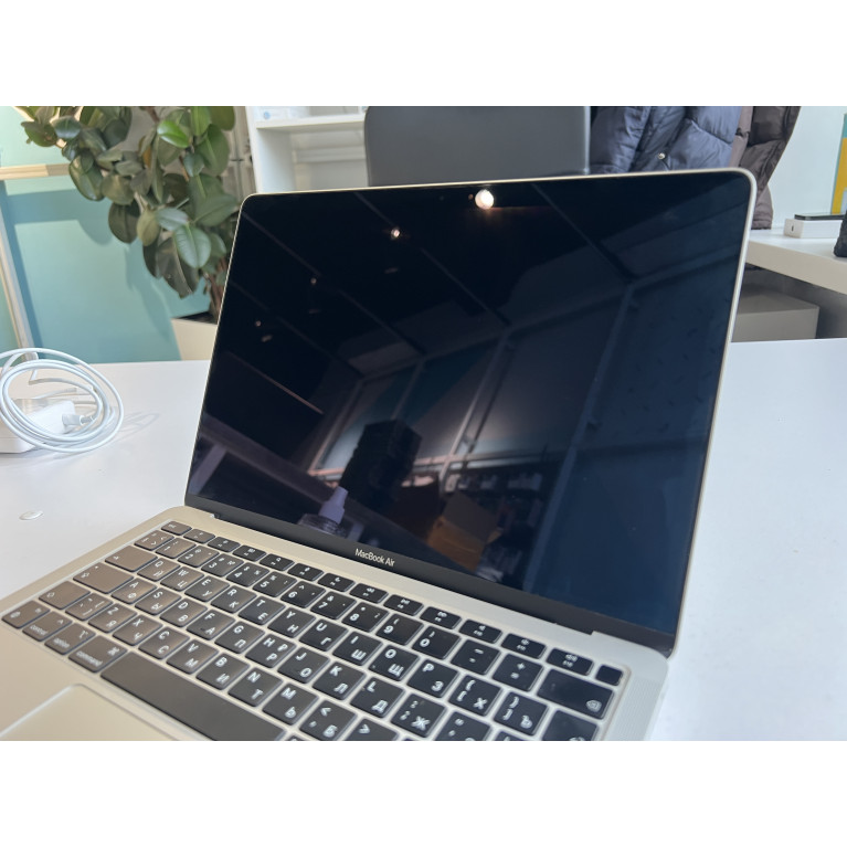 MacBook Air 13 2020 8Гб/512Гб SSD Серебристый Б/У