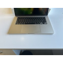 MacBook Air 15 2024 М3 8Гб/256Гб SSD Сияющая звезда Б/У