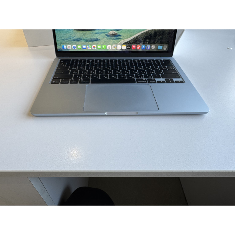 MacBook Air 13 2025 16Гб/256Гб SSD Небесно-голубой Б/У