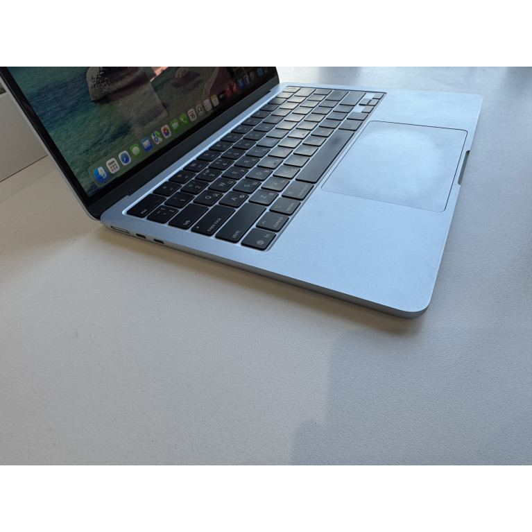 MacBook Air 13 2025 16Гб/256Гб SSD Небесно-голубой Б/У