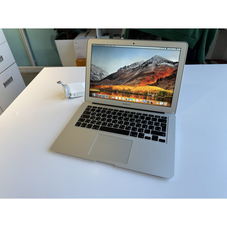 Macbook Air 13 2017 8Гб/128 Гб Серебристый Б/У