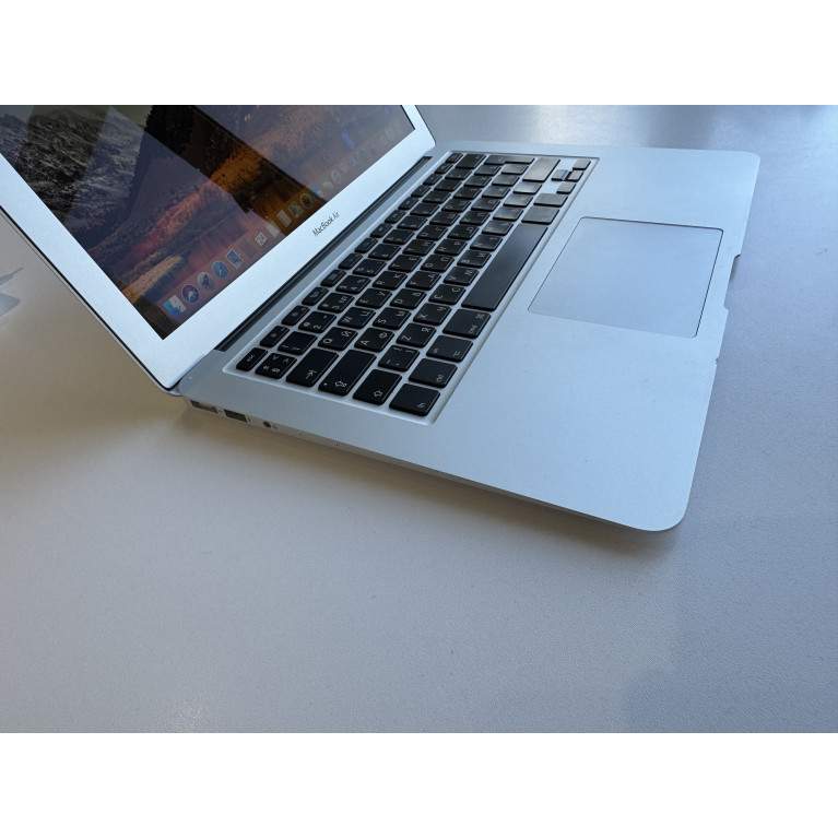 Macbook Air 13 2017 8Гб/128 Гб Серебристый Б/У