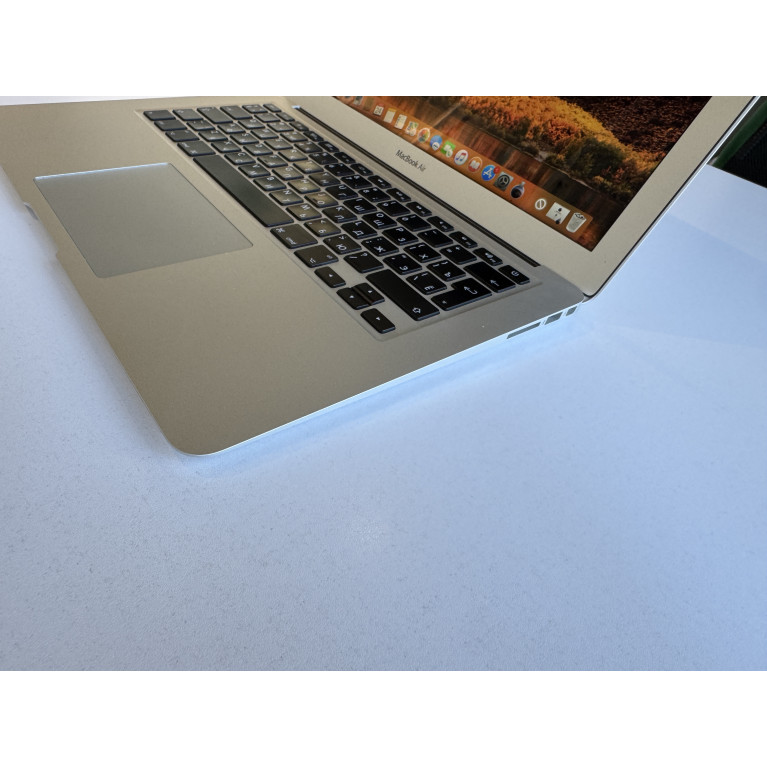 Macbook Air 13 2017 8Гб/128 Гб Серебристый Б/У