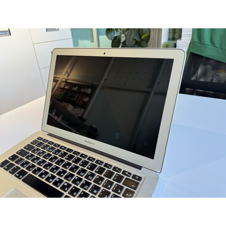 Macbook Air 13 2017 8Гб/128 Гб Серебристый Б/У