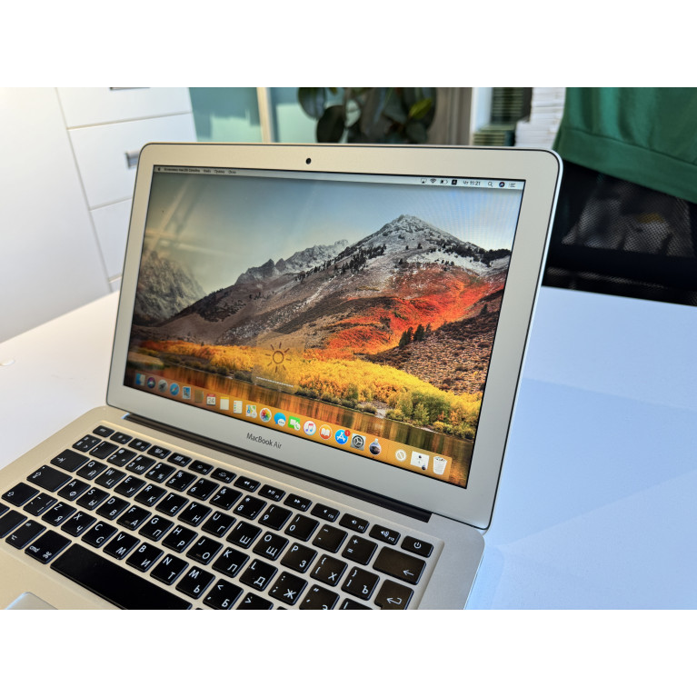 Macbook Air 13 2017 8Гб/128 Гб Серебристый Б/У