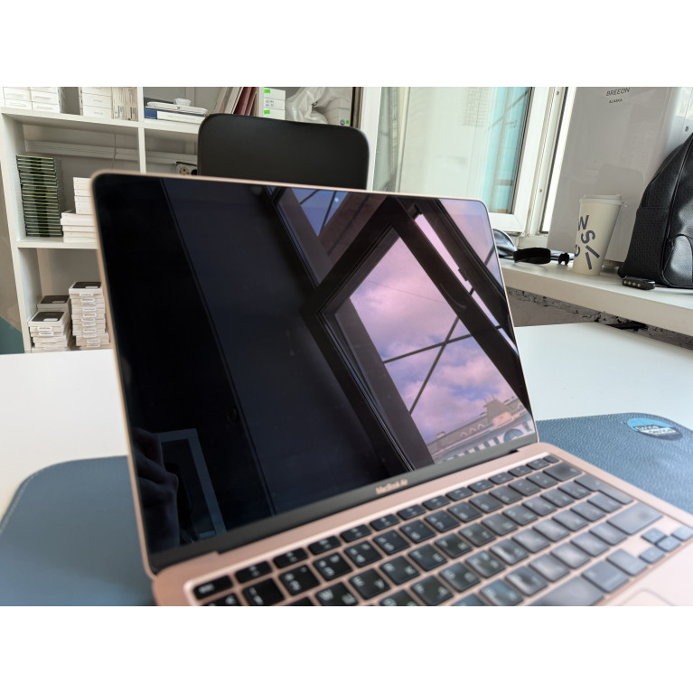 MacBook Air 13 2020 М1 8Гб/256Гб SSD Золотой Б/У