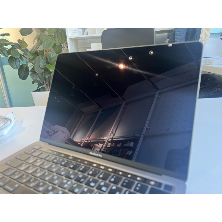 MacBook Pro 13 2020 16Гб/512Гб Серый космос Б/У