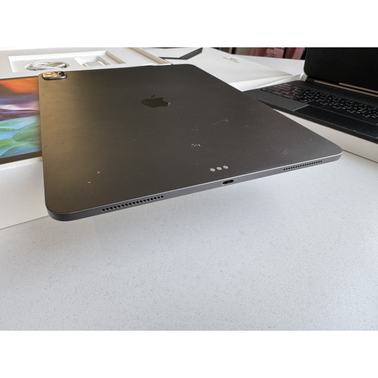 iPad Pro 2020 12,9 Wi-Fi 128Гб Серый космос + Magic Keyboard Б/У 