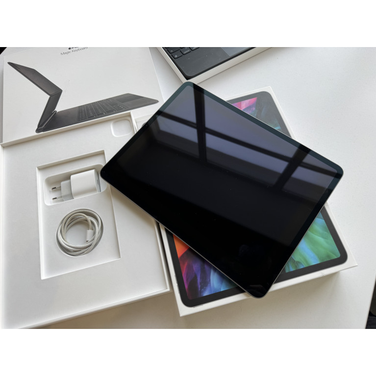 iPad Pro 2020 12,9 Wi-Fi 128Гб Серый космос + Magic Keyboard Б/У 