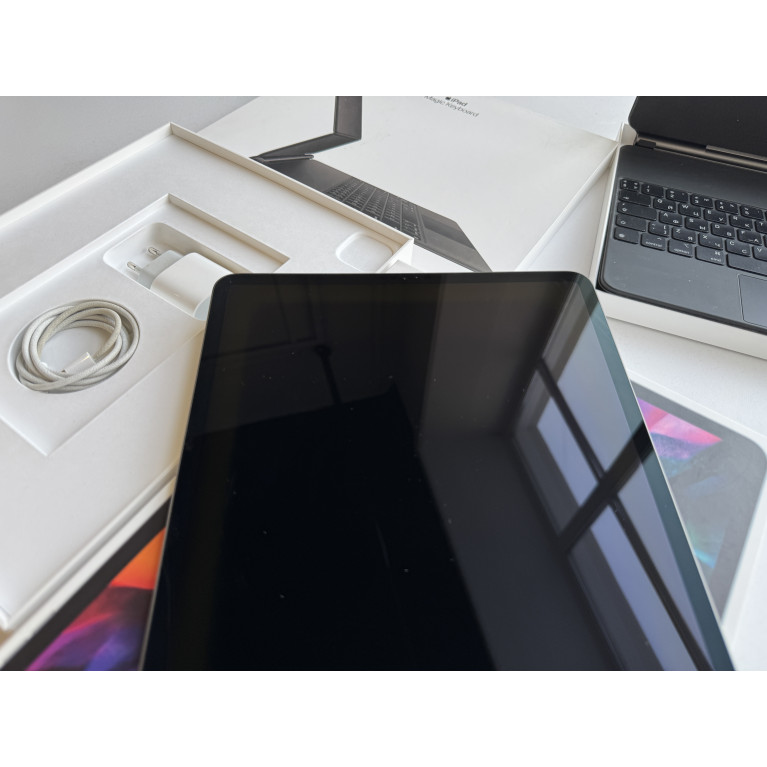 iPad Pro 2020 12,9 Wi-Fi 128Гб Серый космос + Magic Keyboard Б/У 