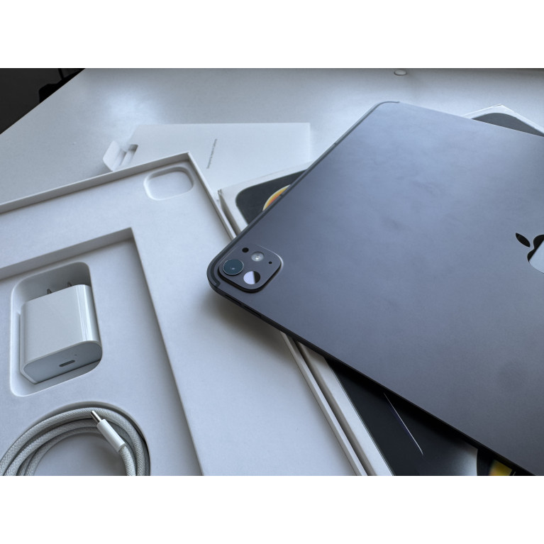 iPad Pro 2024 13 Wi-Fi + Cellular 256Гб Черный космос Б/У
