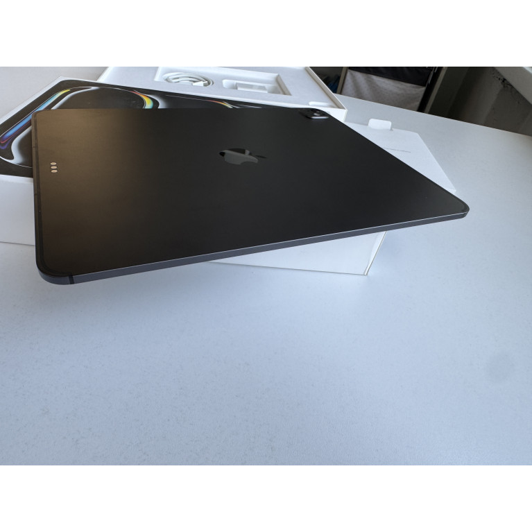 iPad Pro 2024 13 Wi-Fi + Cellular 256Гб Черный космос Б/У