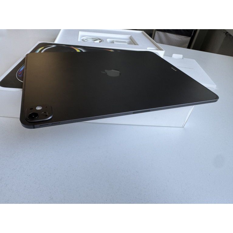 iPad Pro 2024 13 Wi-Fi + Cellular 256Гб Черный космос Б/У