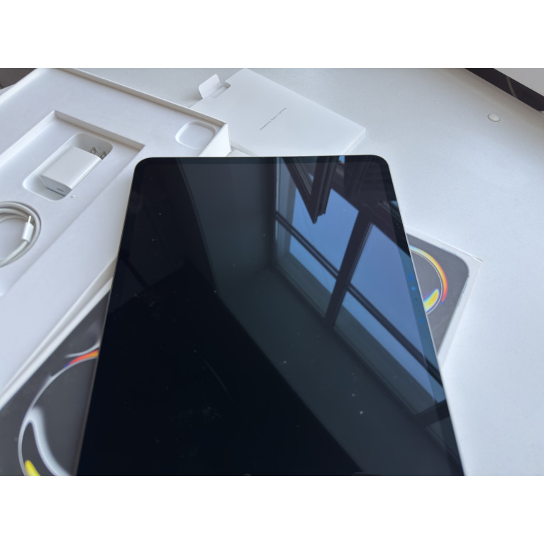 iPad Pro 2024 13 Wi-Fi + Cellular 256Гб Черный космос Б/У