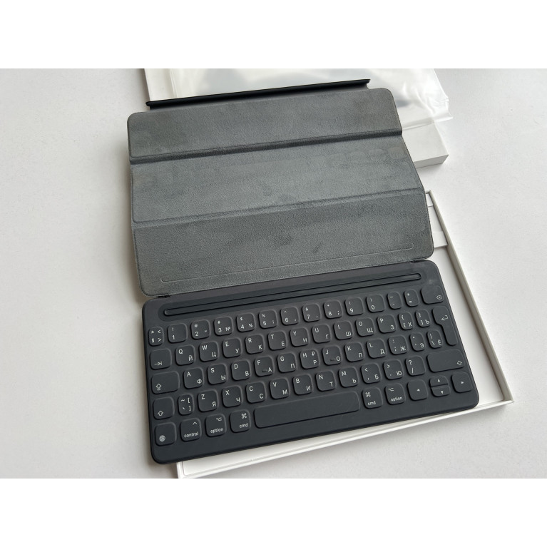 Клавиатура-чехол Smart Folio для iPad Pro 10'5