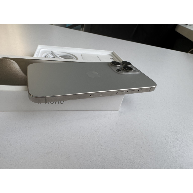 iPhone 15 Pro Max 256 Гб Натуральный титан Б/У