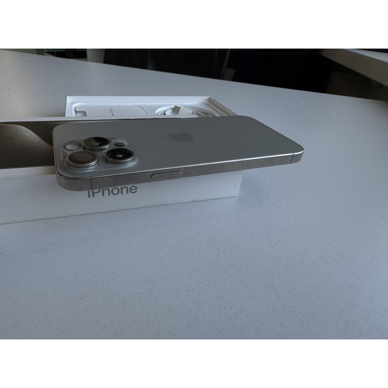 iPhone 15 Pro Max 256 Гб Натуральный титан Б/У