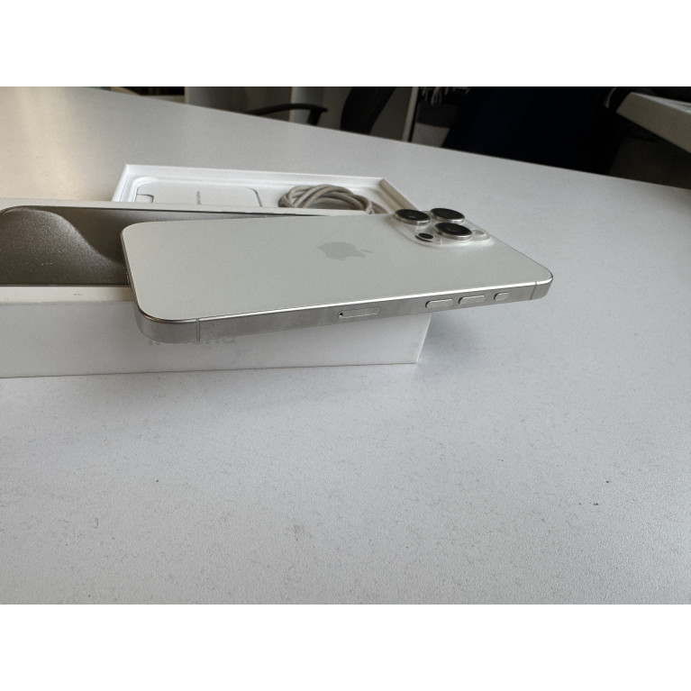 iPhone 15 Pro Max 256 Гб Белый титан Б/У