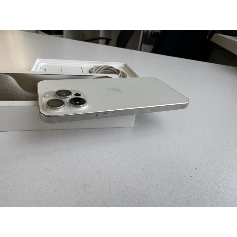 iPhone 15 Pro Max 256 Гб Белый титан Б/У
