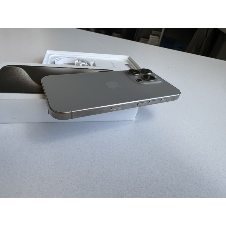 iPhone 15 Pro 128 Гб Натуральный титан Б/У