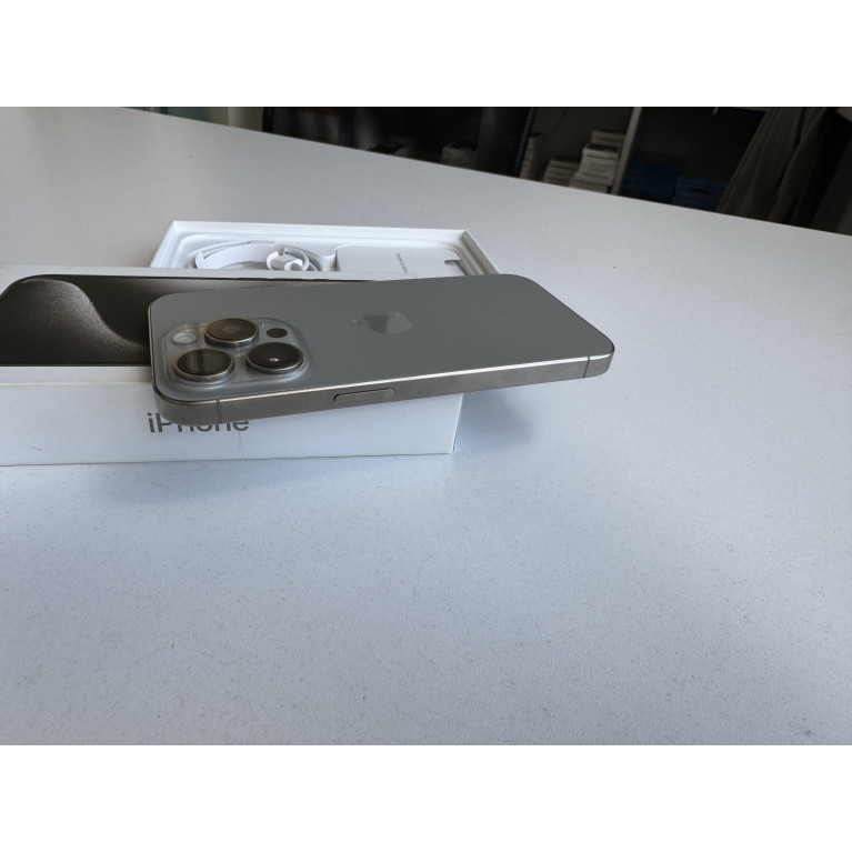 iPhone 15 Pro 128 Гб Натуральный титан Б/У