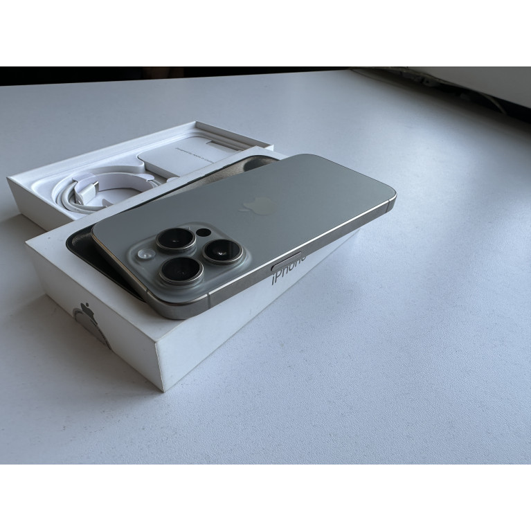 iPhone 15 Pro 256 Гб Натуральный титан Б/У