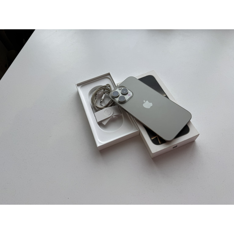 iPhone 16 Pro Max 256 Гб Натуральный титан Б/У