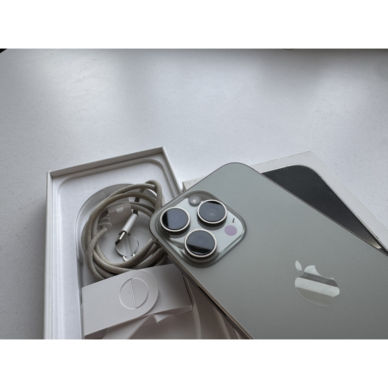 iPhone 16 Pro Max 256 Гб Натуральный титан Б/У