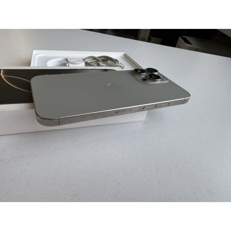 iPhone 16 Pro Max 256 Гб Натуральный титан Б/У