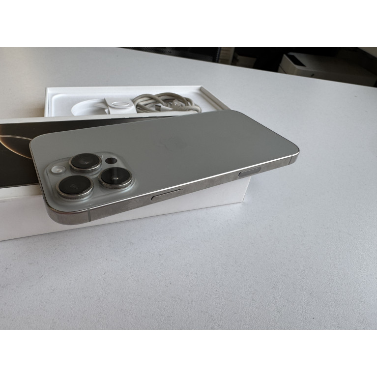 iPhone 16 Pro Max 256 Гб Натуральный титан Б/У