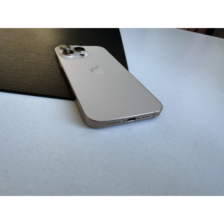 iPhone 16 Pro Max 256 Гб Пустынный титан Б/У