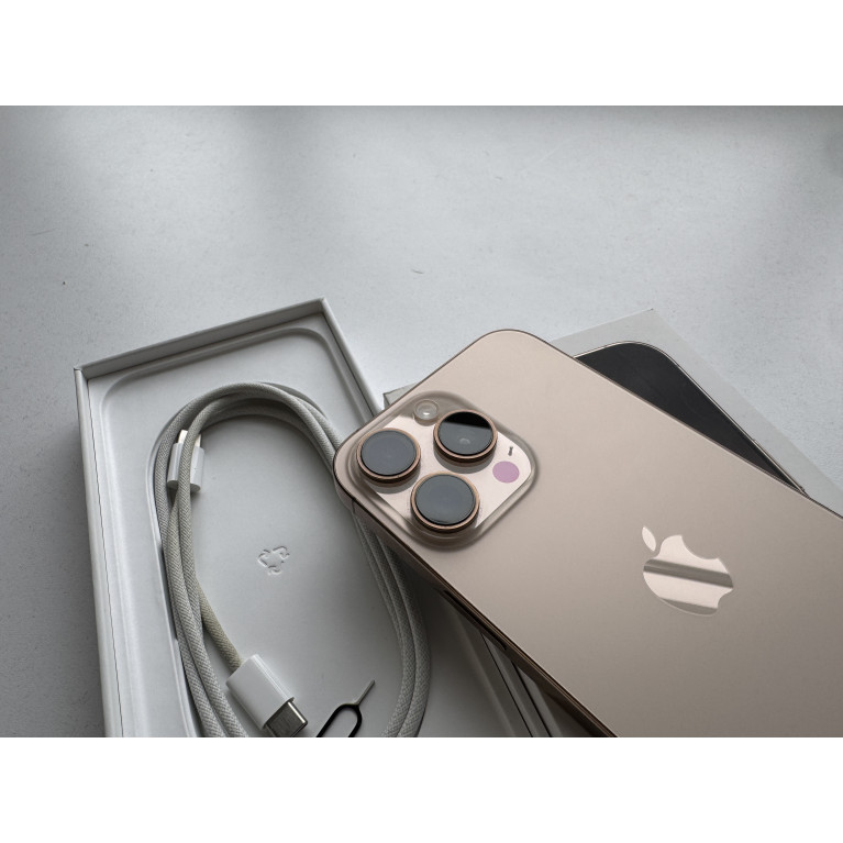 iPhone 16 Pro Max 256 Гб Пустынный титан Б/У