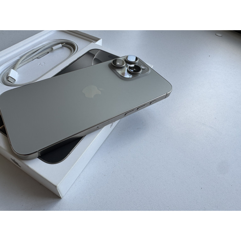 iPhone 16 Pro Max 256 Гб Натуральный титан Б/У