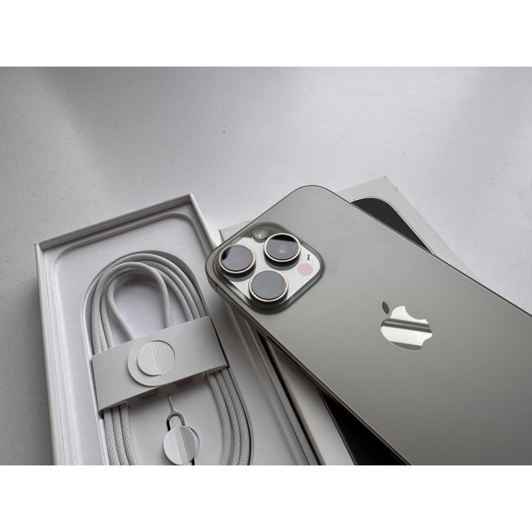 iPhone 16 Pro Max 256 Гб Натуральный титан Б/У