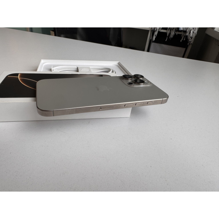 iPhone 16 Pro Max 256 Гб Натуральный титан Б/У