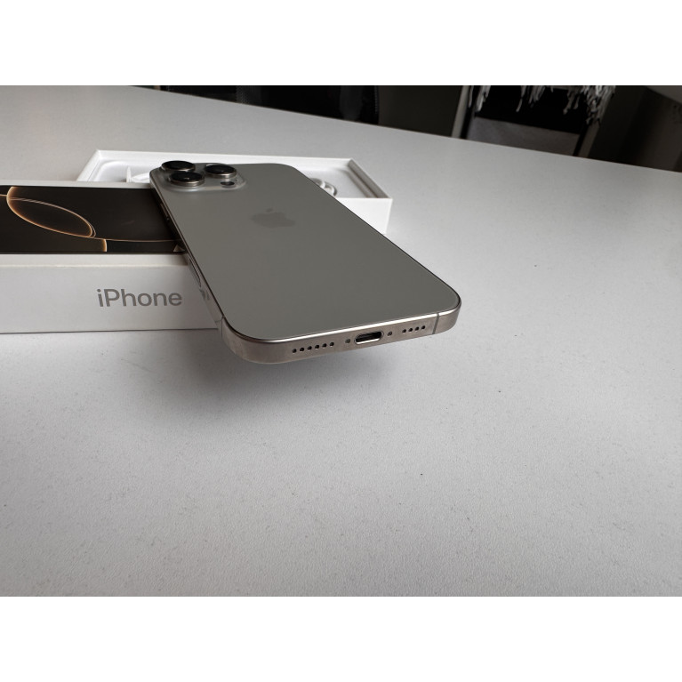 iPhone 16 Pro Max 256 Гб Натуральный титан Б/У