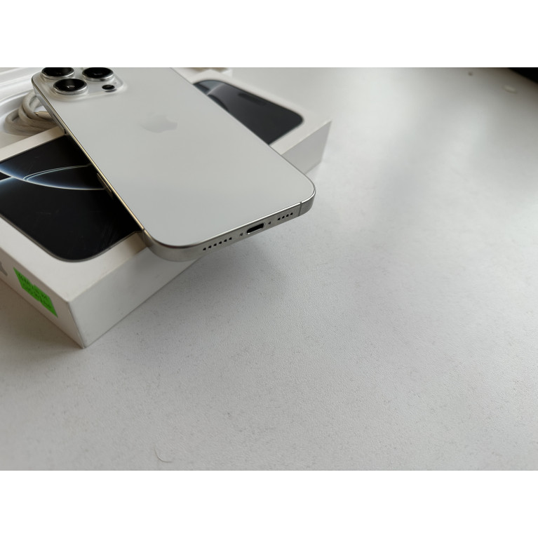iPhone 16 Pro Max 256 Гб Белый титан Б/У